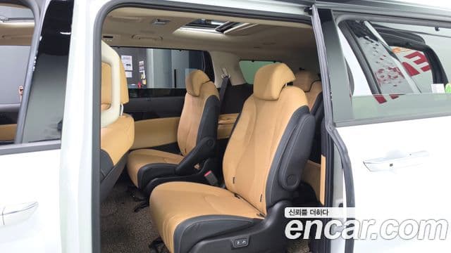 Kia Carnival 2023 — ფოტო 11/20