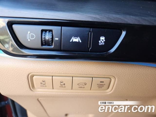 Kia Carnival 2021 — фото 9 из 20