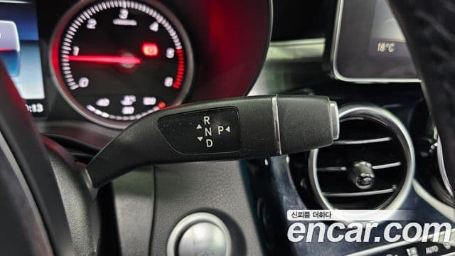 Mercedes-Benz GLC-Class 2018 — Şəkil 9/20