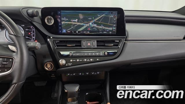 Lexus ES300h 2025 — фото 14 из 20