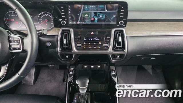 Kia Sorento 2021 — ფოტო 14/20