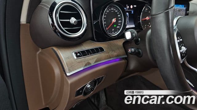 Mercedes-Benz E-Class 2020 — ფოტო 18/20