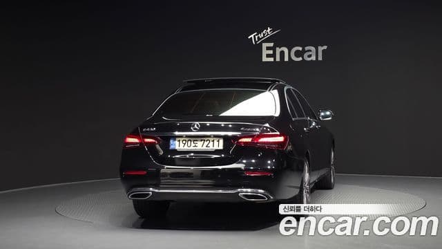 Mercedes-Benz E-Class 2022 — фото 3 из 20