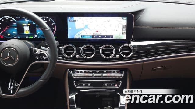 Mercedes-Benz E-Class 2022 — ფოტო 13/20