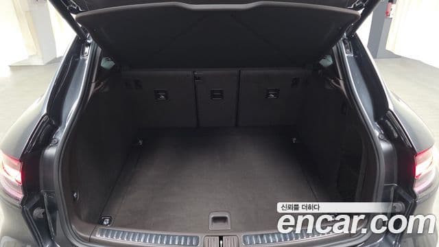 Porsche Macan 2020 — фото 17 из 20
