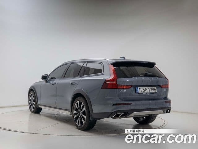 Volvo V60 Cross Country 2022 — Фото 3/19