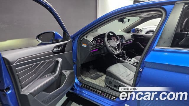 Volkswagen Jetta 2023 — фото 9 из 20