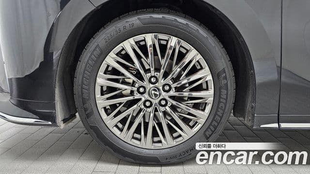 Lexus LM 2024 — фото 5 из 20