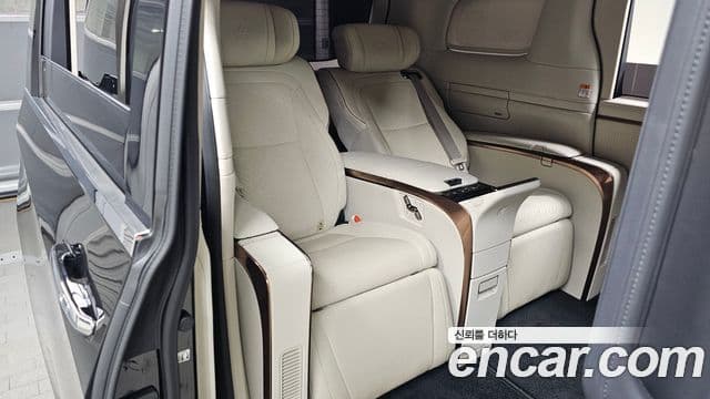 Lexus LM 2024 — фото 11 из 20