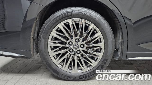 Lexus LM 2024 — фото 18 из 20