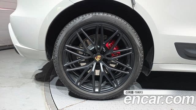 Porsche Macan 2023 — фото 5 из 20