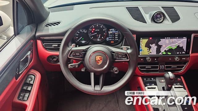Porsche Macan 2023 — фото 13 из 20