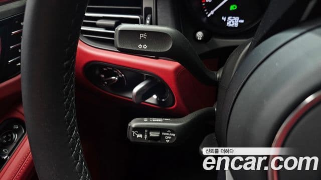 Porsche Macan 2023 — Şəkil 18/20