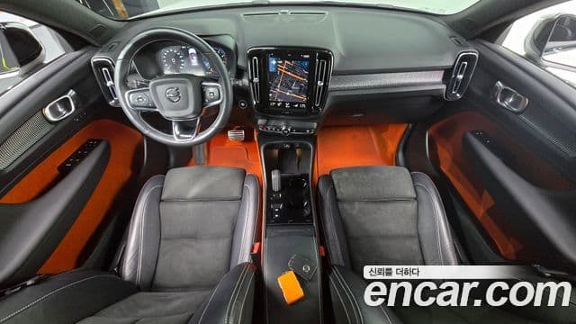 Volvo XC40 2021 — ფოტო 7/20