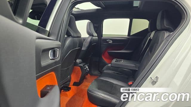 Volvo XC40 2021 — ფოტო 12/20