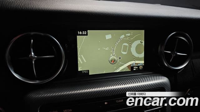 Mercedes-Benz SLC-Class 2018 — ფოტო 13/20
