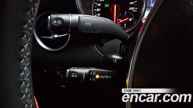 Mercedes-Benz SLC-Class 2018 — ფოტო 17/20