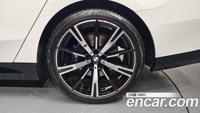 BMW 5 Series 2024 — Photo 7/35
