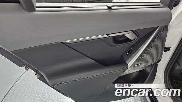 BMW 5 Series 2024 — Photo 17/35