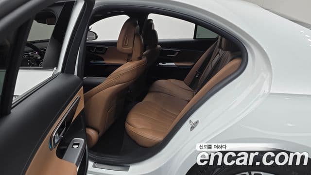 Mercedes-Benz E-Class 2025 — Фото 11/20