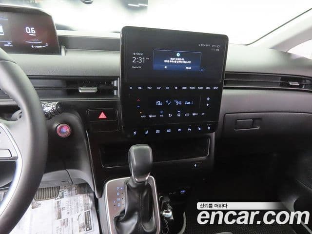 Hyundai Staria 2024 — фото 8 из 20