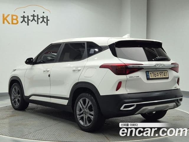 Kia Seltos 2022 — ფოტო 2/20
