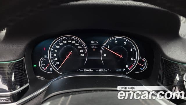 BMW 7 Series 2018 — Фото 8/20