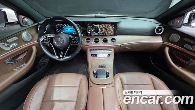 Mercedes-Benz E-Class 2022 — ფოტო 7/20
