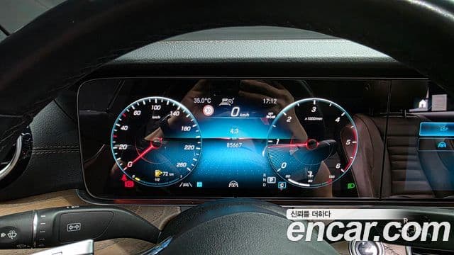 Mercedes-Benz E-Class 2022 — ფოტო 8/20