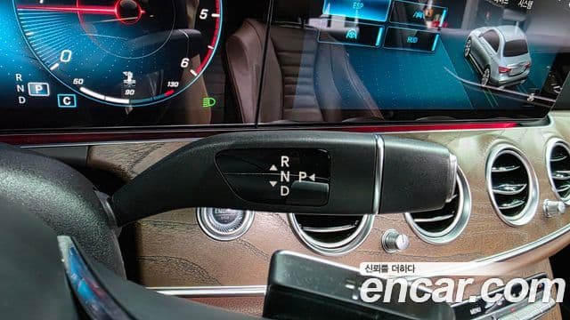 Mercedes-Benz E-Class 2022 — ფოტო 9/20
