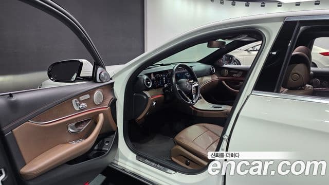 Mercedes-Benz E-Class 2022 — фото 10 из 20