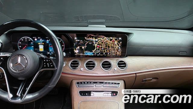Mercedes-Benz E-Class 2022 — фото 18 из 20