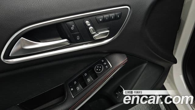 Mercedes-Benz GLA-Class 2019 — Фото 17/20