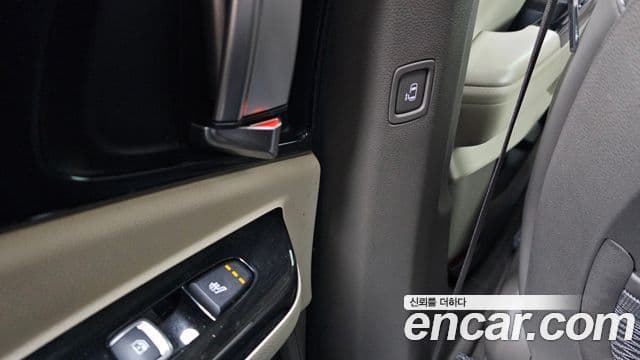 Kia Carnival 2022 — ფოტო 19/20