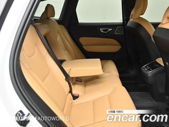 Volvo XC60 2022 — Şəkil 11/20