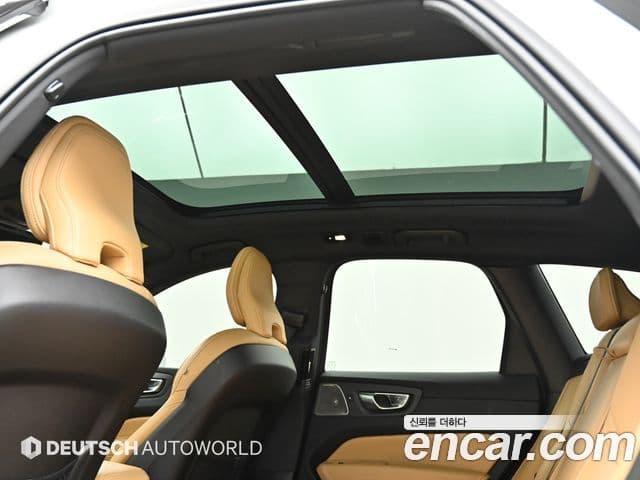Volvo XC60 2022 — Şəkil 17/20