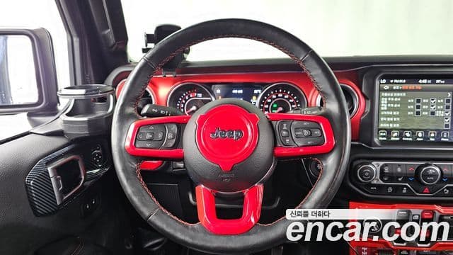 Jeep Wrangler 2021 — фото 13 из 20