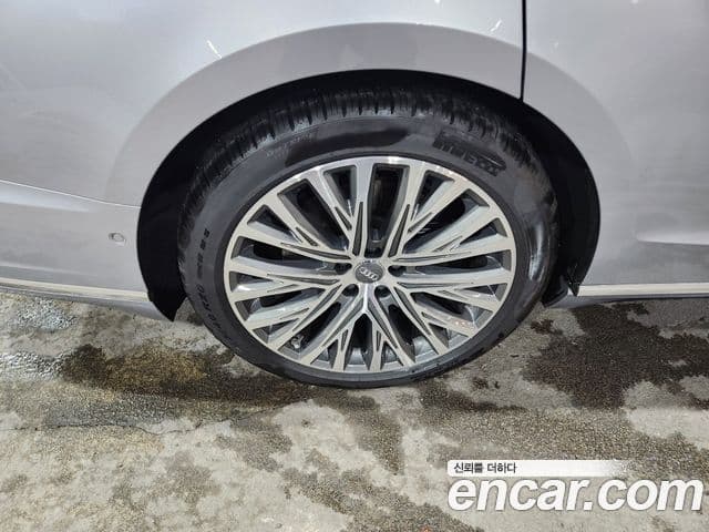 Audi A8 2020 — ფოტო 6/17