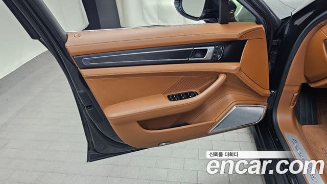 Porsche Panamera 2023 — Photo 20/32