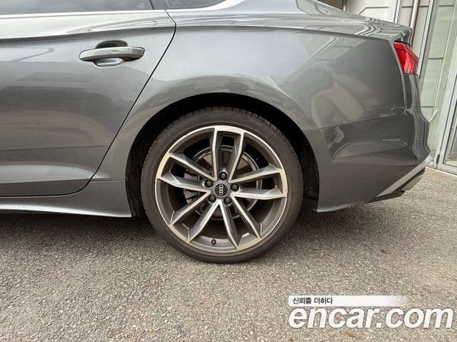 Audi A5 2022 — ფოტო 4/17