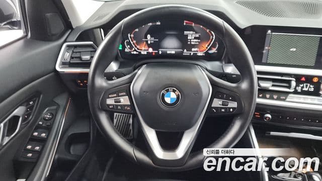 BMW 3 Series 2019 — фото 14 из 20