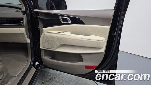 Kia Carnival 2024 — Photo 28/35