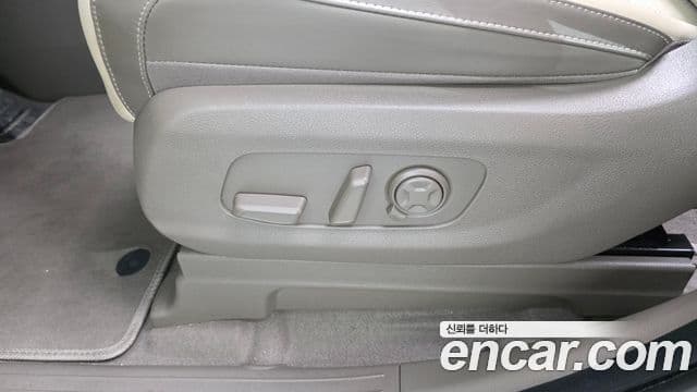Kia Carnival 2024 — Photo 25/35