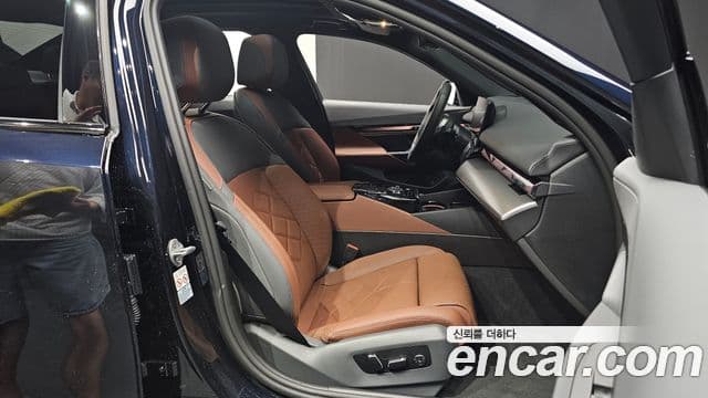 BMW 5 Series 2024 — Şəkil 9/20