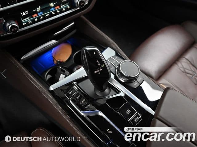 BMW 5 Series 2022 — ფოტო 7/10