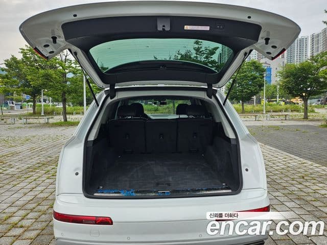 Audi Q7 2019 — ფოტო 7/20