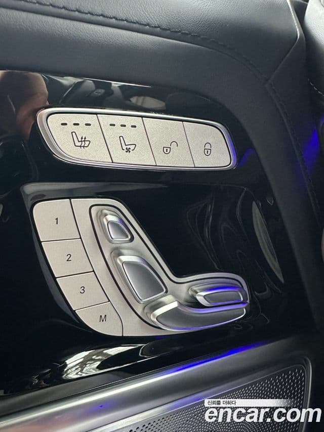 Mercedes-Benz G-Class 2021 — Photo 16/20