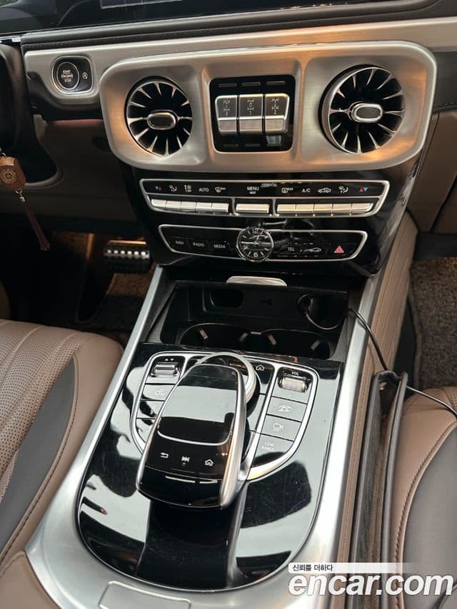 Mercedes-Benz G-Class 2021 — Photo 10/20