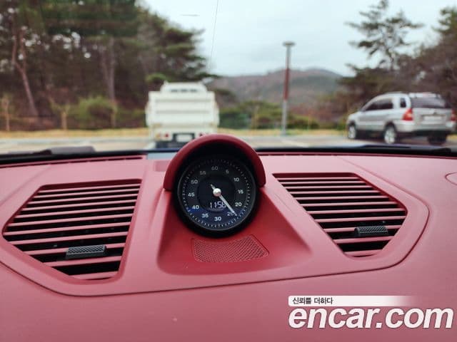 Porsche 911 2020 — ფოტო 17/19