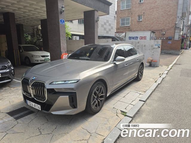BMW 7 Series 2023 — ფოტო 3/14